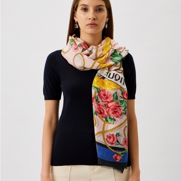 Moschino Accessories - 🌷♥️🌷 Boutique Moschino silk square Scarf NEW